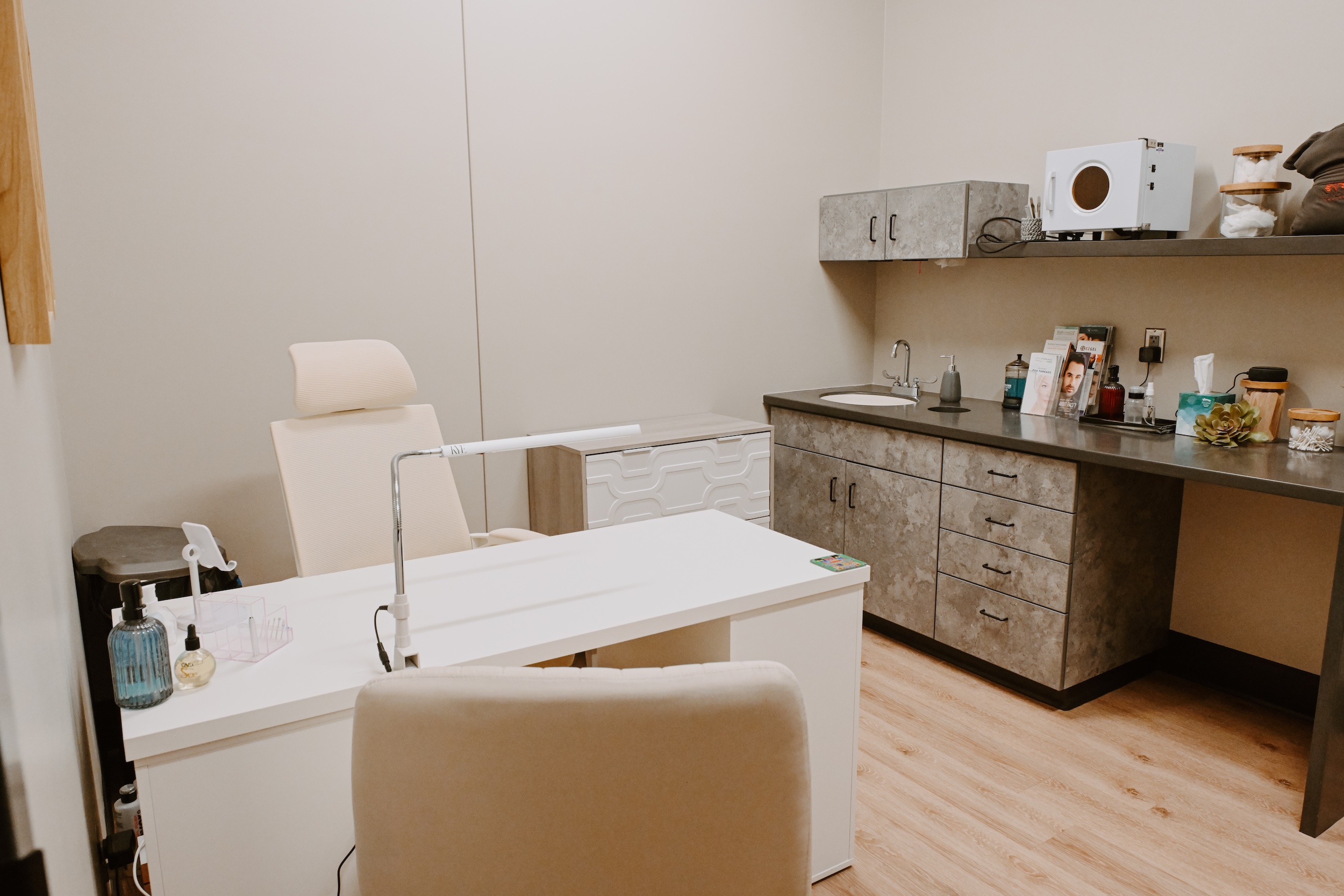 Nail service room in Omaha